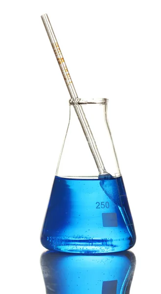 Reagenzglas mit blauer Flüssigkeit isoliert auf weiß — Stockfoto