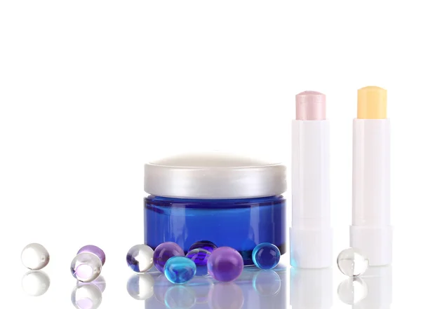 Lápices labiales higiénicos y crema hidratante aislados en blanco — Foto de Stock