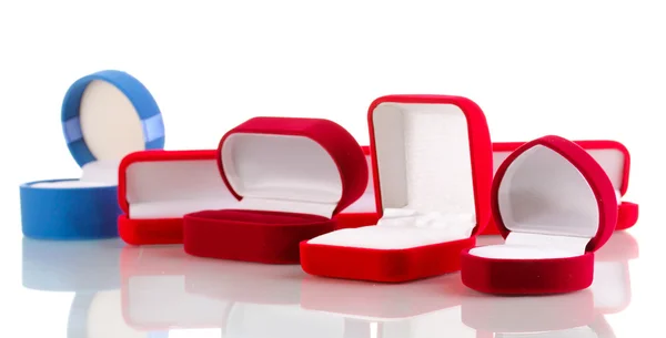 Boîtes à bijoux rouges isolées sur blanc — Photo