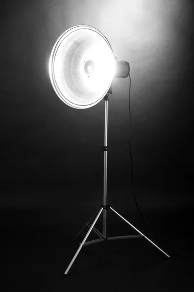 Studio flash with beauty dish on grey background — Stock Photo, Image