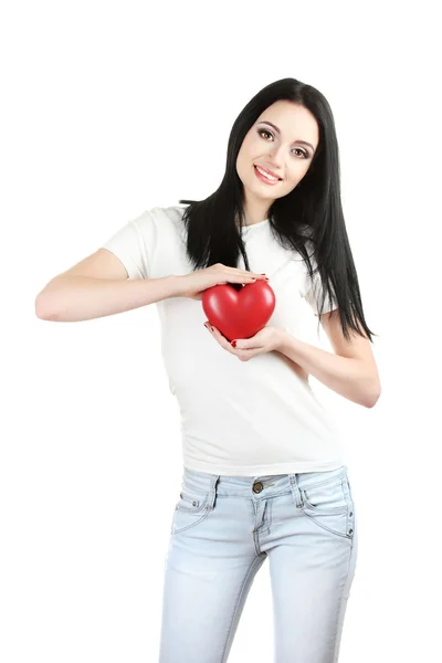 Bela jovem segurando coração vermelho isolado no branco — Fotografia de Stock