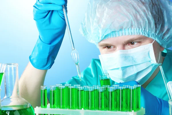 Scientist working in chemistry laboratory Royalty Free Stock Photos