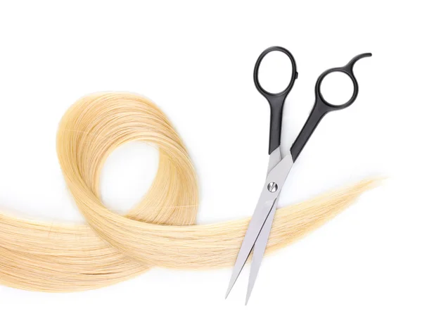 Λαμπερά ξανθά μαλλιά και μαλλιά κοπής λαμαρινοψάλιδα απομονωθεί σε λευκό — Φωτογραφία Αρχείου