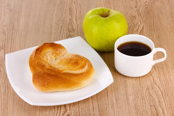 Klasické snídaně. káva a buchta — Stock fotografie