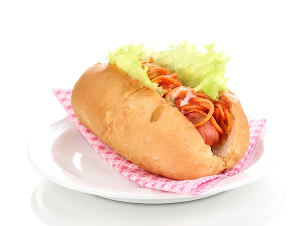 Chutný hot dog na desce izolovaných na bílém — Stock fotografie