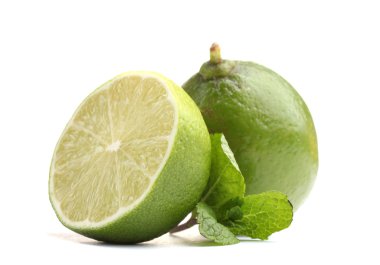 ile üzerine beyaz izole nane limon