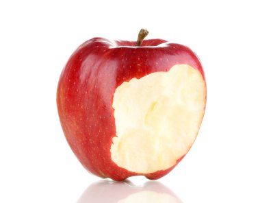 Kırmızı ısırılmış elma beyaz üzerine izole edilmiş.