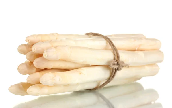 Belos espargos brancos isolados em branco — Fotografia de Stock