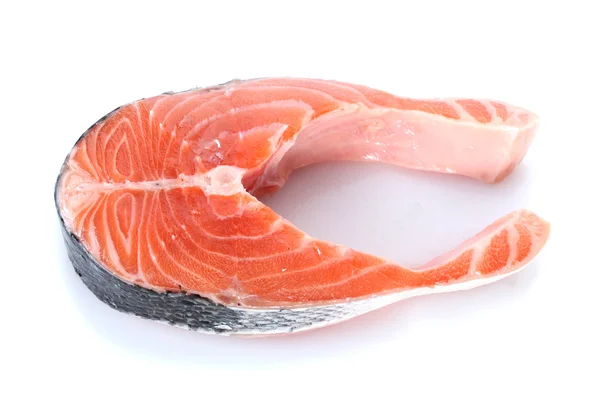 Свіжий стейк лосося ізольований на білому — стокове фото
