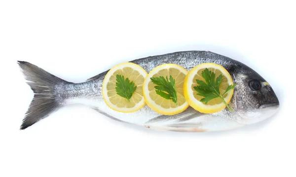 Fersk fisk med sitron og persille isolert på hvit – stockfoto