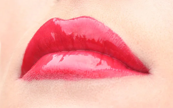 Mooie make-up van glamour rode glanzende lippen — Stockfoto