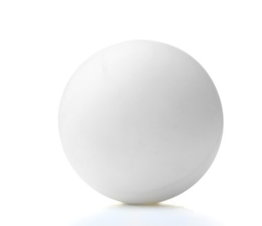 Ping-pong topu beyazda izole
