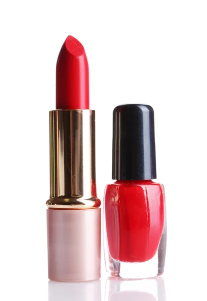 Rode lippenstift en nagellak geïsoleerd op wit — Stockfoto