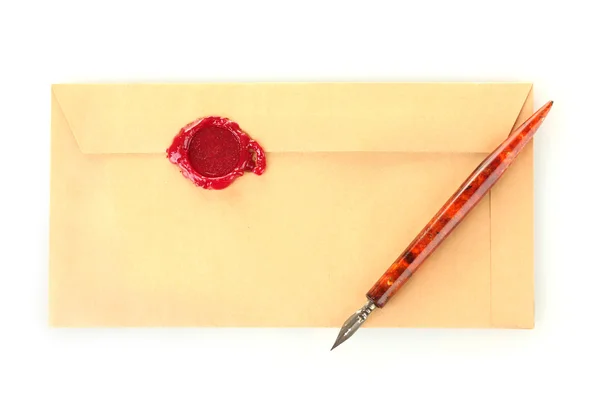 Tükenmez kalem ve eski mektup üzerinde beyaz izole — Stok fotoğraf