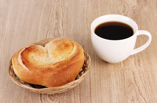 Класичний сніданок. Кава і булочка — стокове фото
