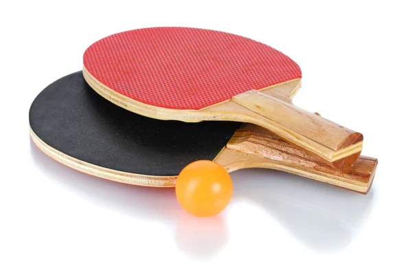 Raquetas y pelotas de ping-pong, aisladas en blanco — Foto de Stock