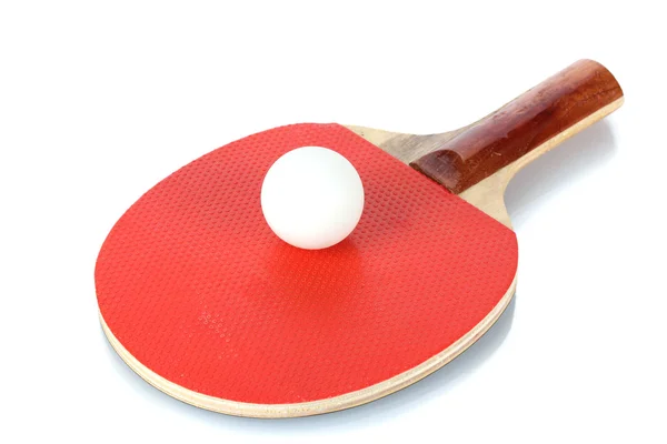 Racchetta da ping-pong e palla, isolata su bianco — Foto Stock