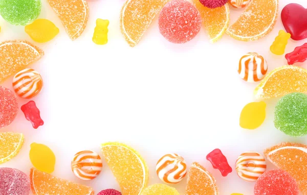 Frame van kleurrijke gelei snoepjes geïsoleerd op wit — Stockfoto