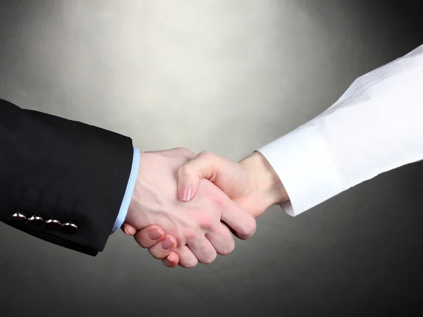 Obchodní handshake na šedém pozadí — Stock fotografie