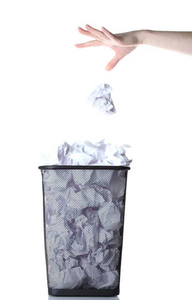 Basura de mano en cubo de basura de metal de papel aislado en blanco —  Fotos de Stock