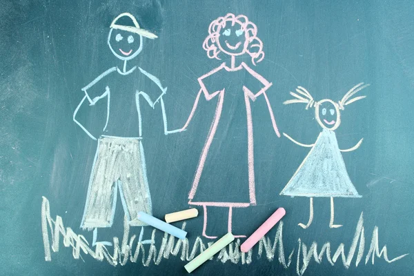 幸福的家庭，孩子的绘图用粉笔 — 图库照片