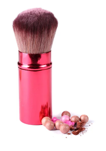 Красная кисть для макияжа с пудрой шарики изолированы на белом — стоковое фото