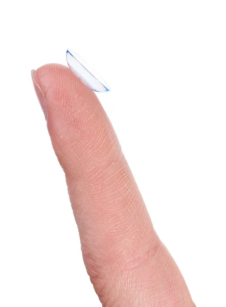 Soczewka kontaktowa na palcu odizolowana na biało — Zdjęcie stockowe