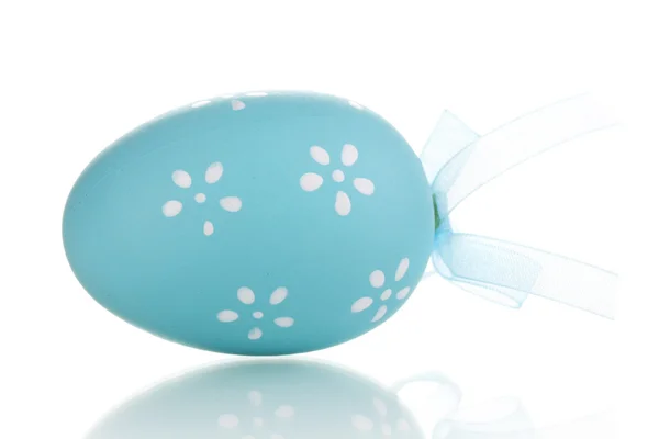 Huevo de Pascua aislado sobre blanco — Foto de Stock