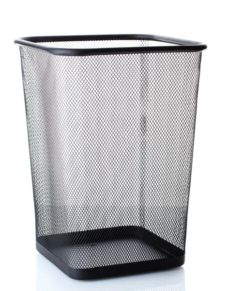 白で隔離される空の金属製ゴミ箱 — ストック写真