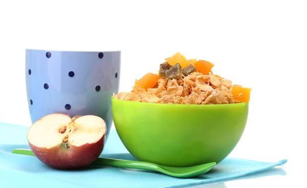 Leckere Cornflakes in grüner Schüssel, Apfel und Glas Milch isoliert auf weiß — Stockfoto