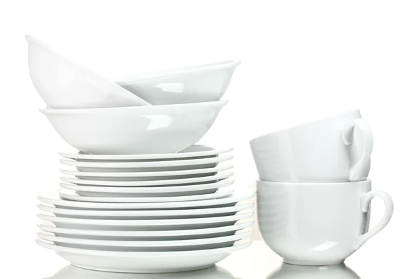 Saubere Teller, Tassen isoliert auf weiß — Stockfoto