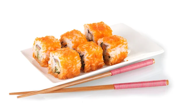 Köstliches Sushi auf Teller und Stäbchen isoliert auf weiß — Stockfoto
