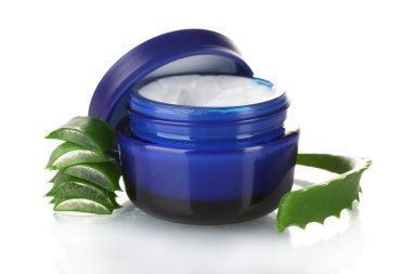 aloe vera ve üzerinde beyaz izole krem