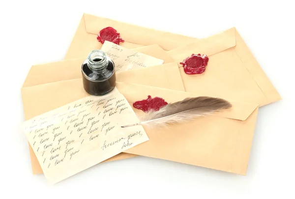 Piuma, inchiostro e vecchie lettere isolate su bianco — Foto Stock