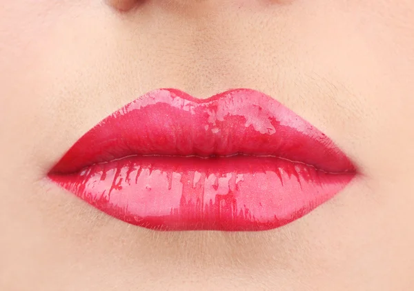 Piękny makijaż glamour czerwony połysk usta — Zdjęcie stockowe