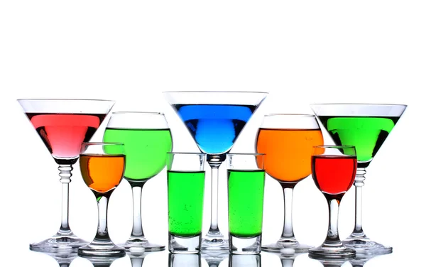 Alcoholhoudende cocktails geïsoleerd op wit — Stockfoto