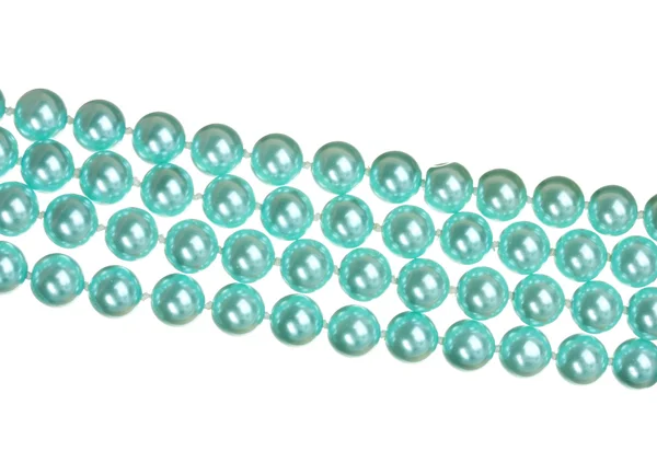 Snyggt halsband med blå pärlor isolerade på vit — Stockfoto