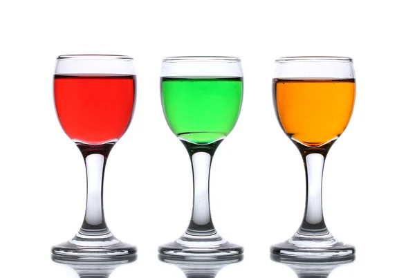 Alkoholické koktejly izolovaných na bílém — Stock fotografie