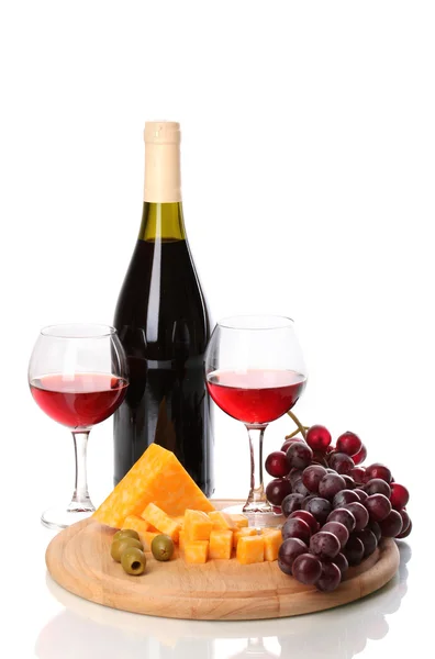 Wielkie wina z lampka i serem na białym tle — Zdjęcie stockowe