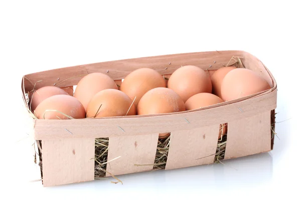 Huevos marrones en caja aislados en blanco —  Fotos de Stock