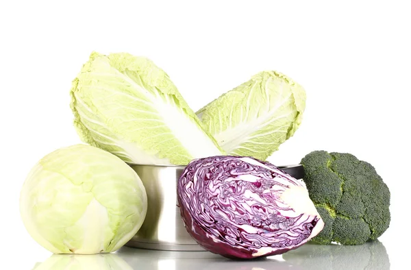 Saucepan dengan kubis dan brokoli terisolasi di atas putih — Stok Foto