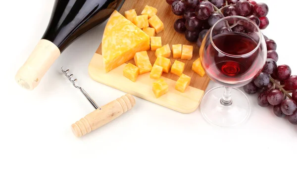 Láhev značkového vína se sklenici s vínem a sýrem izolovaných na bílém — Stock fotografie