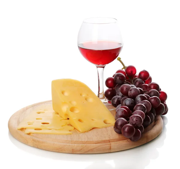 在酒杯中的酒和奶酪孤立上白 — 图库照片