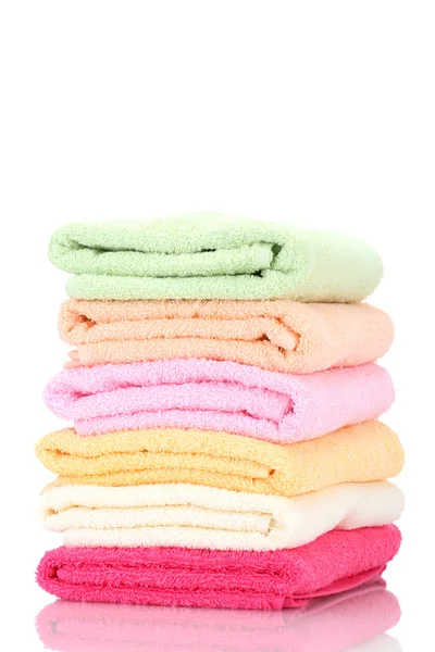 Färgglada handdukar isolerad på vit — Stockfoto