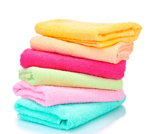 Färgglada handdukar isolerad på vit — Stockfoto