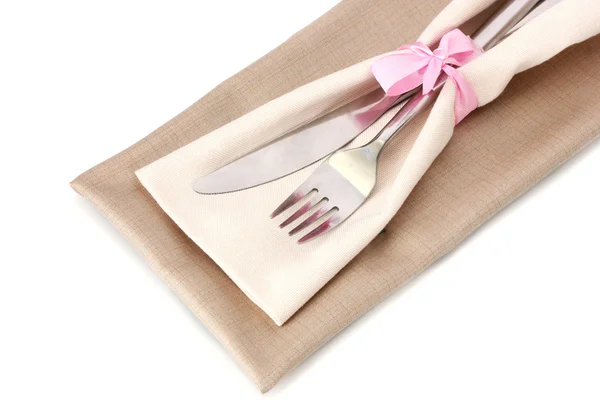 Tenedor y cuchillo en servilleta aislada en blanco — Foto de Stock