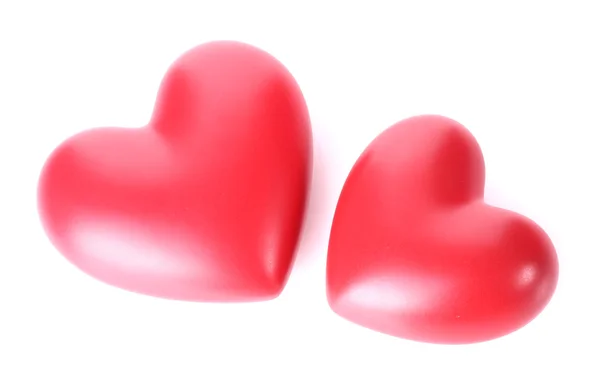 Dvě dekorativní červené srdce izolovaných na bílém — Stock fotografie