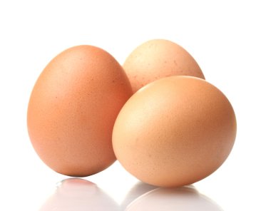 Üç yumurta üzerinde beyaz izole kahverengi