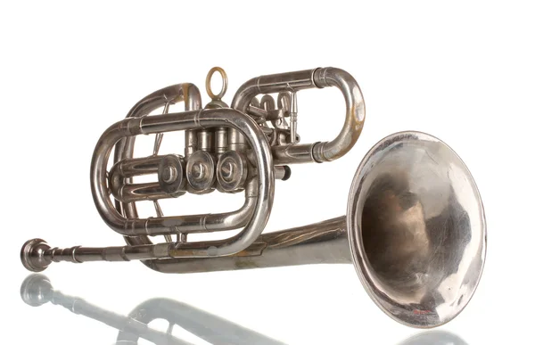 Trompetă veche izolată pe alb — Fotografie, imagine de stoc