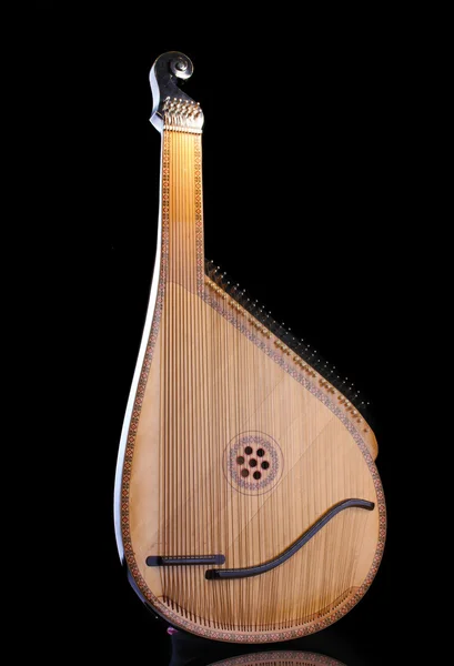 Retro bandura- Instrumento musical ucraniano sobre fondo negro — Foto de Stock